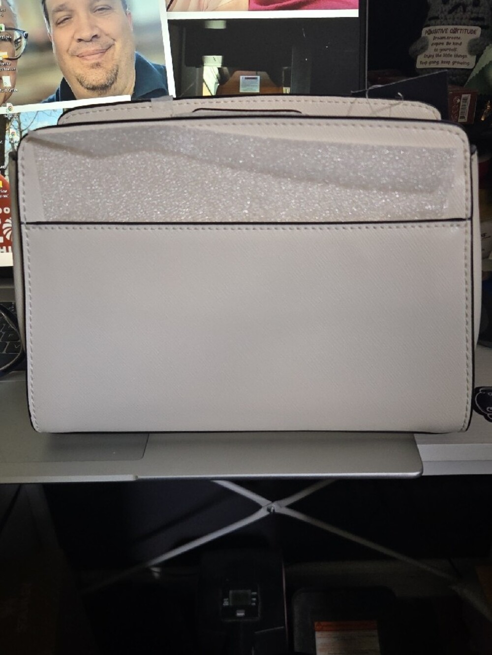 kate spade cream crossbody with red heart appliqués and gold logo - Picture 3 of 6